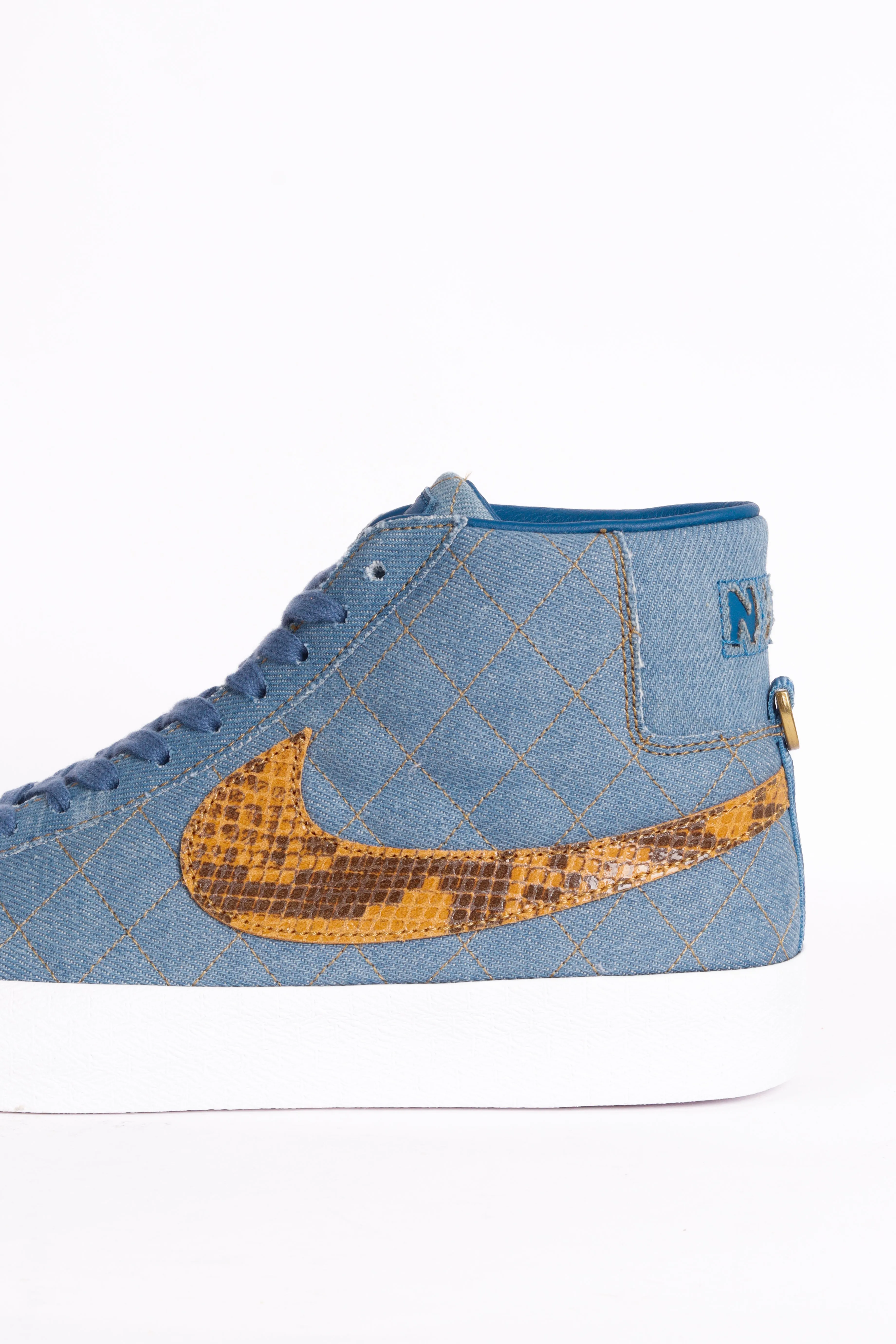 Supreme x Nike SB FW22 Blazer Mid 'Denim' (2022)